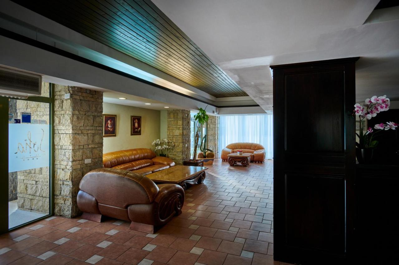 Hotel & Restaurant Sofia Сучевица Экстерьер фото